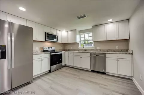 Kitchen - 3206 N 43rd St, Fort Smith, AR 72904 photo 1 of 3