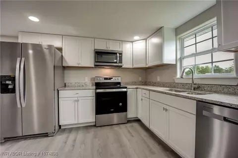 Kitchen - 3206 N 43rd St, Fort Smith, AR 72904 photo 2 of 3