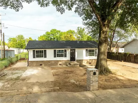 Exterior - 3206 N 43rd St, Fort Smith, AR 72904 photo 2 of 9
