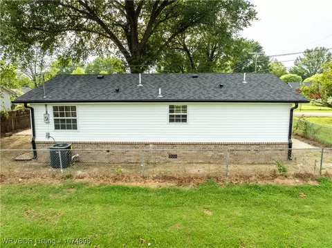 Exterior - 3206 N 43rd St, Fort Smith, AR 72904 photo 8 of 9