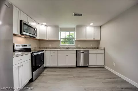Kitchen - 3206 N 43rd St, Fort Smith, AR 72904 photo 3 of 3