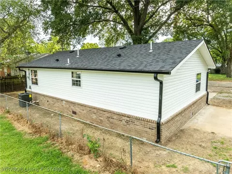 Exterior - 3206 N 43rd St, Fort Smith, AR 72904 photo 7 of 9
