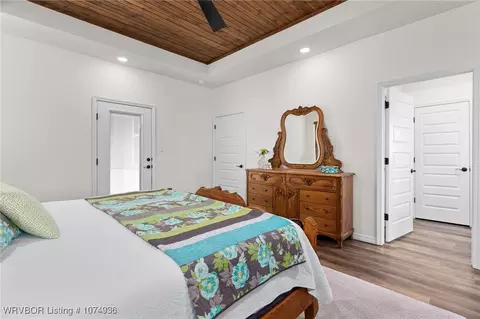 Bedroom - 6300 New Hope Rd, Hackett, AR 72937 photo 4 of 7