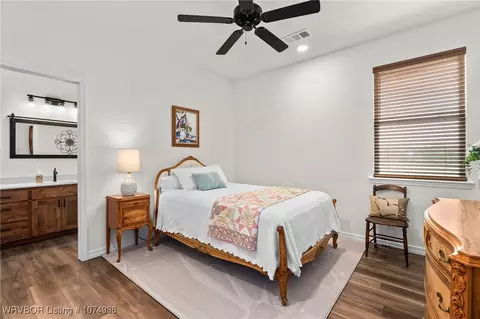 Bedroom - 6300 New Hope Rd, Hackett, AR 72937 photo 5 of 7
