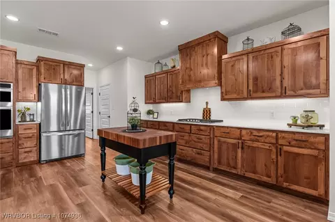 Kitchen - 6300 New Hope Rd, Hackett, AR 72937 photo 2 of 4
