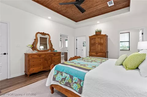 Bedroom - 6300 New Hope Rd, Hackett, AR 72937 photo 2 of 7