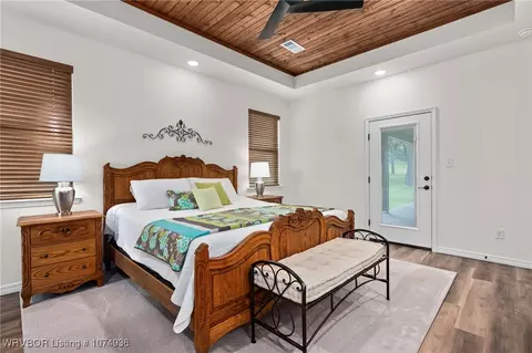 Bedroom - 6300 New Hope Rd, Hackett, AR 72937 photo 3 of 7