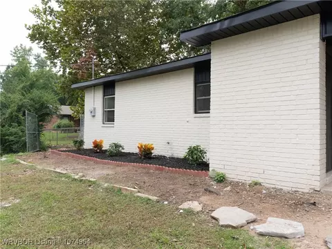 Exterior - 1407 N St, Barling, AR 72923 photo 1 of 2