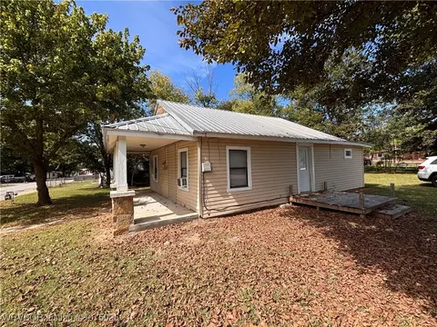 312 Choctaw St, Hackett, AR 72937