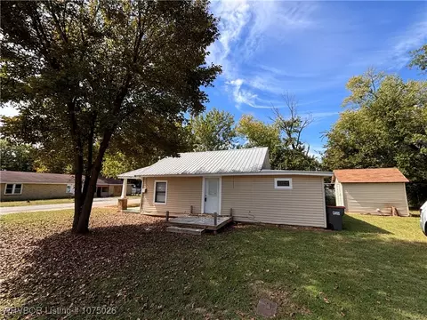 312 Choctaw St, Hackett, AR 72937 photo 2