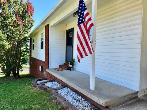 525 Fresno St, Greenwood, AR 72936
