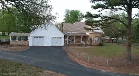 2101 E Main St, Clarksville, AR 72830