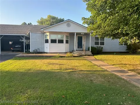 1204 Kelly St, Ozark, AR 72949