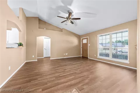 Living - 604 Dugan Mill Cir, Fort Smith, AR 72908 photo 3 of 6