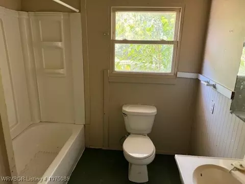 Bath - 3424 Wirsing Ave, Fort Smith, AR 72904 photo 2 of 2