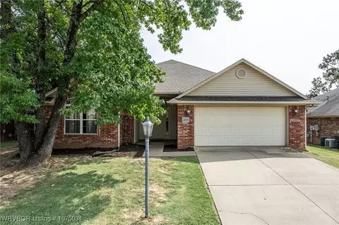2718 N Hills Blvd, Van Buren, AR 72956
