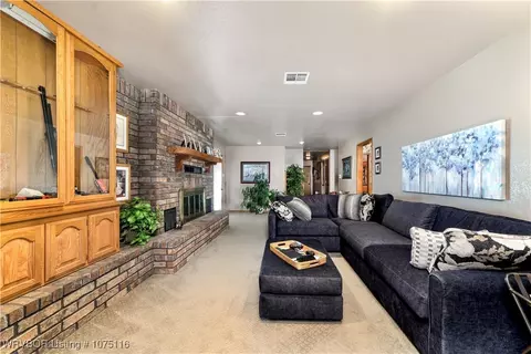 Living - 474846 E 1007 Rd, Muldrow, OK 74948 photo 3 of 3