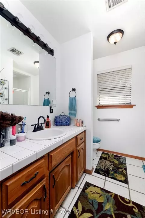 Bath - 474846 E 1007 Rd, Muldrow, OK 74948 photo 1 of 3