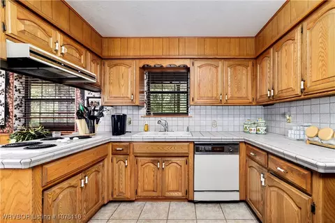 Kitchen - 474846 E 1007 Rd, Muldrow, OK 74948 photo 3 of 3