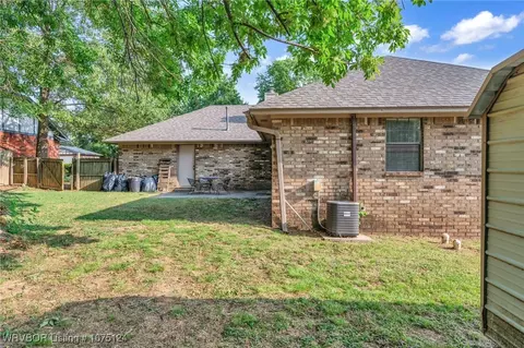 Exterior - 2209 Meadow Ln, Barling, AR 72923 photo 3 of 4
