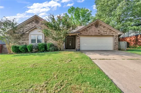 2209 Meadow Ln, Barling, AR 72923