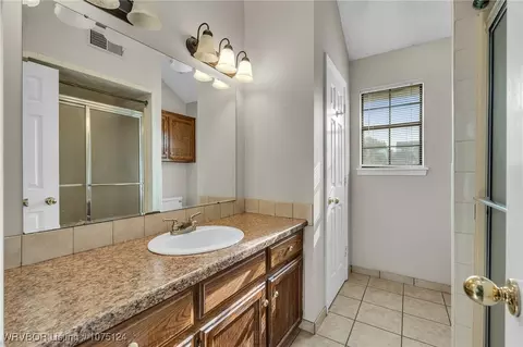 Bath - 2209 Meadow Ln, Barling, AR 72923 photo 1 of 2