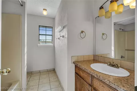 Bath - 2209 Meadow Ln, Barling, AR 72923 photo 2 of 2
