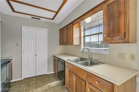 Kitchen - 2209 Meadow Ln, Barling, AR 72923 photo 1 of 2