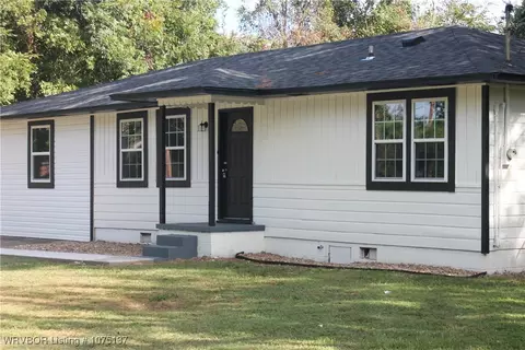 Exterior - 3122 Walnut St, Fort Smith, AR 72904 photo 2 of 4