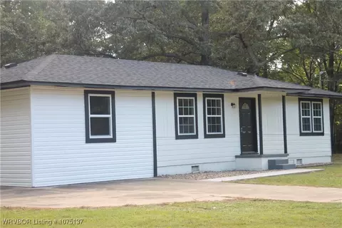 Exterior - 3122 Walnut St, Fort Smith, AR 72904 photo 3 of 4