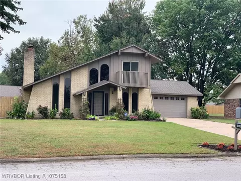 10820 Edgewater Rd, Fort Smith, AR 72903