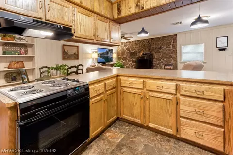 Kitchen - 446273 Simco Rd, Gore, OK 74435 photo 2 of 4