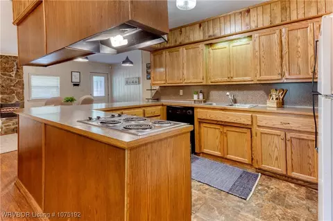 Kitchen - 446273 Simco Rd, Gore, OK 74435 photo 3 of 4