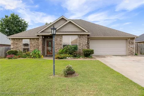 1327 Red Oak Dr, Alma, AR 72921