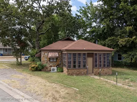 Exterior - 1023 S 19th St, Fort Smith, AR 72901 photo 2 of 2