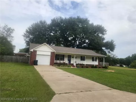 323 Cherokee Dr, Lamar, AR 72846