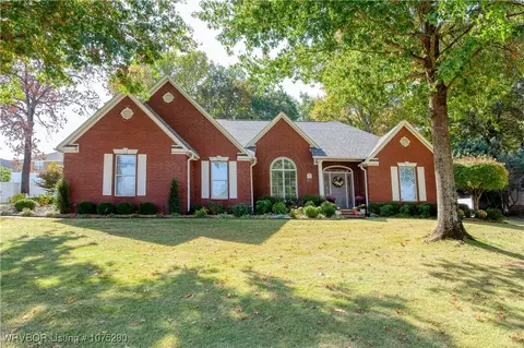 2007 Lee Creek Dr, Van Buren, AR 72956