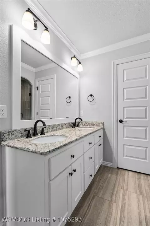 Bath - 5508 Thomas Rd, Fort Smith, AR 72916 photo 1 of 2