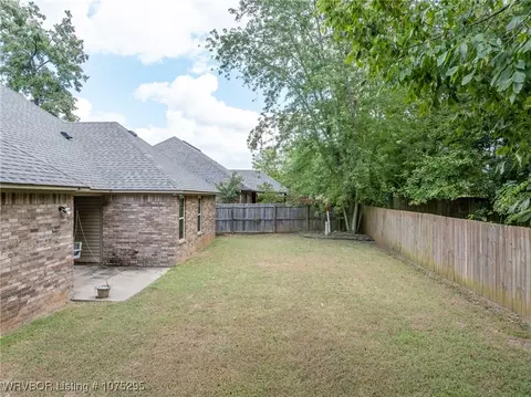 Exterior - 5508 Thomas Rd, Fort Smith, AR 72916 photo 6 of 8