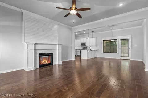 Living - 5508 Thomas Rd, Fort Smith, AR 72916 photo 1 of 4