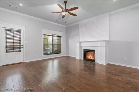 Living - 5508 Thomas Rd, Fort Smith, AR 72916 photo 3 of 4