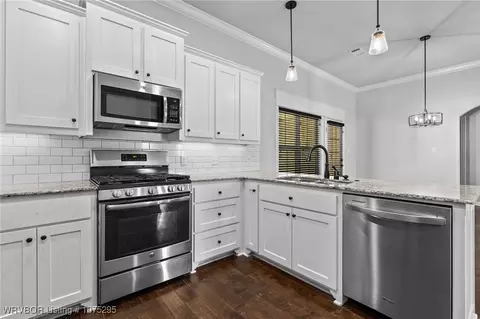 Kitchen - 5508 Thomas Rd, Fort Smith, AR 72916 photo 2 of 2