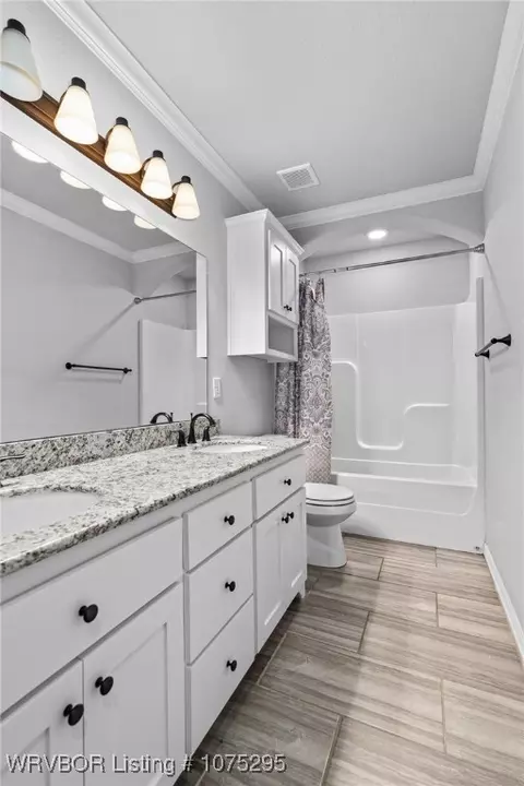 Bath - 5508 Thomas Rd, Fort Smith, AR 72916 photo 2 of 2