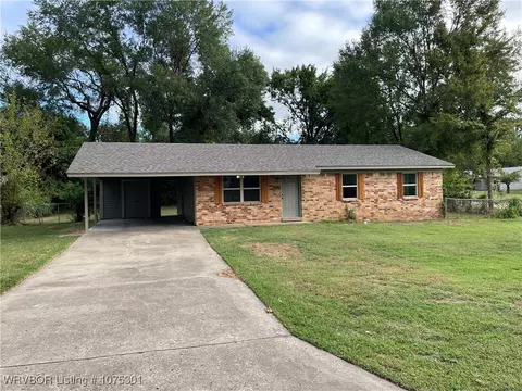 2507 Willow St, Van Buren, AR 72956