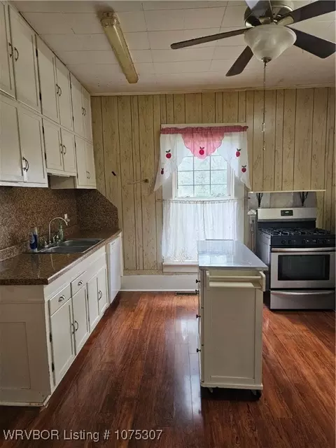 711 1st St, Paris, AR 72855 photo 9