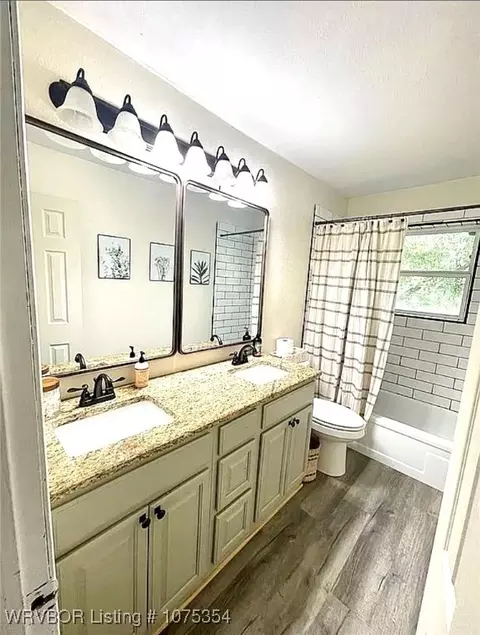 Bath - 3610 Pleasant St, Ozark, AR 72949 photo 1 of 1