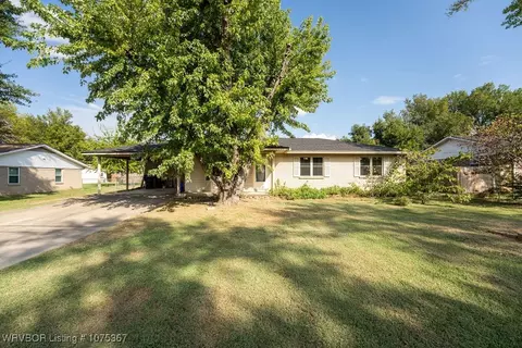 7501 Martin Dr, Fort Smith, AR 72908