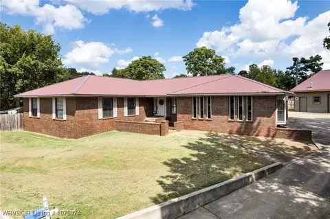104 Chantilly St, Poteau, OK 74953