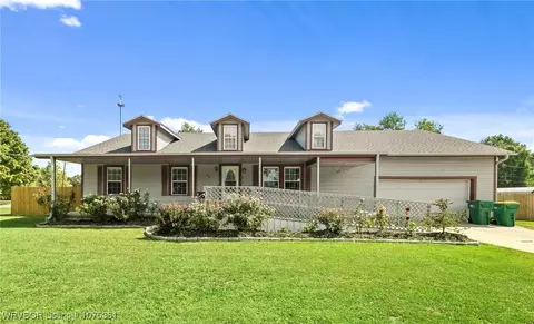 196 Western Heights Cir, Centerton, AR 72719
