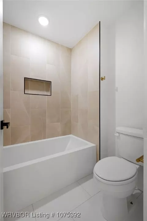 Bath - 9111 Carson Way, Fort Smith, AR 72908 photo 2 of 4